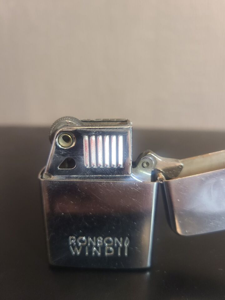 Vintage Ronson Flip top lighter, working