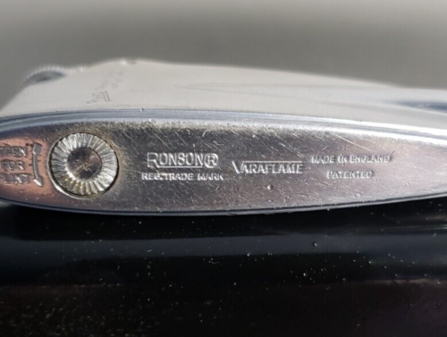 Vintage Ronson Varaflame Premier Lighter, new flint waiting for butane